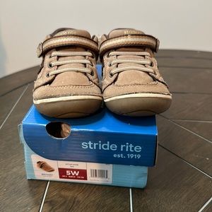Stride Rite toddler/little kid size 5W Artie soft motion shoes